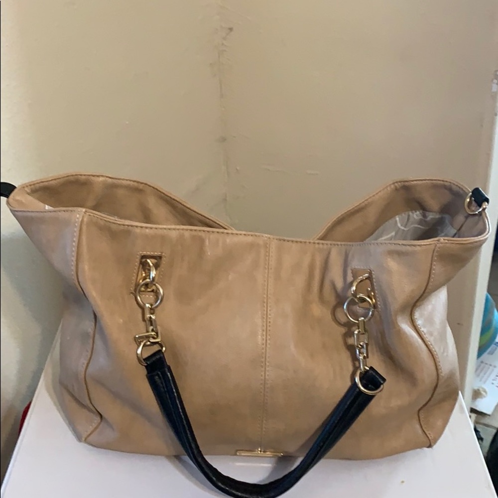Beautiful  Club Aldo tote 👜 well kept very clean.